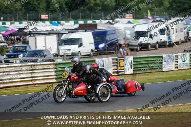 Vintage motorcycle club;eventdigitalimages;mallory park;mallory park trackday photographs;no limits trackdays;peter wileman photography;trackday digital images;trackday photos;vmcc festival 1000 bikes photographs